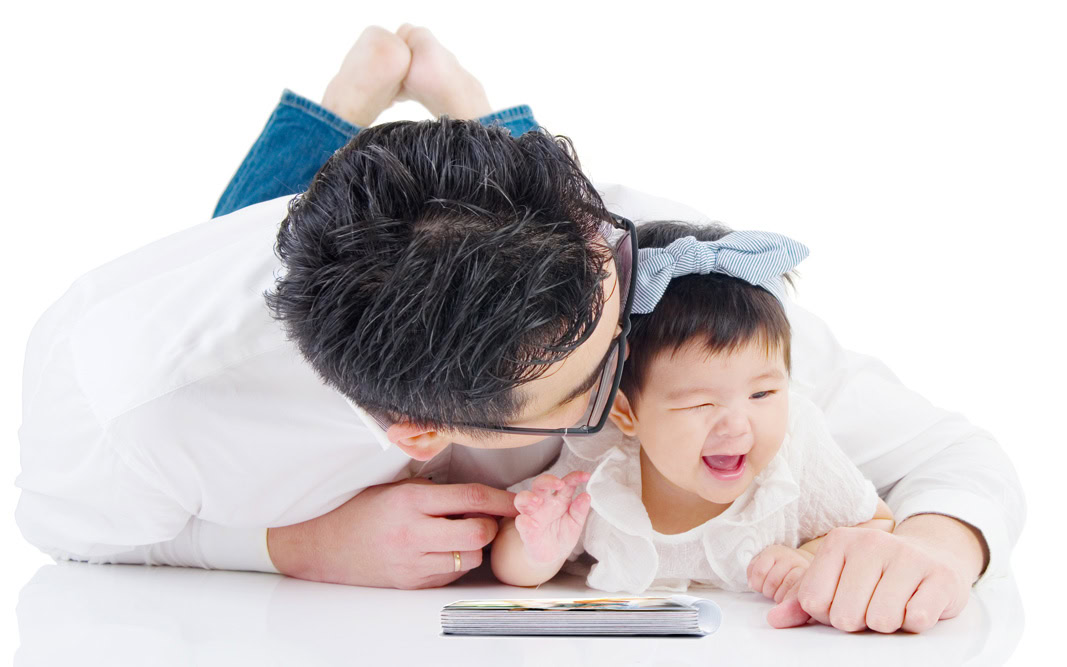 Boardbook_9 Toddler Board Book Ideas - Father reading board book with daughter